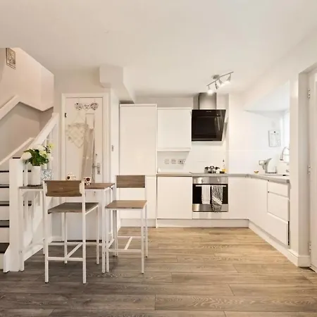 Casa vacanze Morden Chic House Near Abbey Wood -elizabeth Line