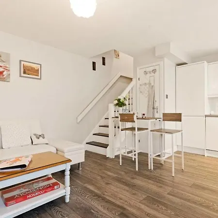Morden Chic House Near Abbey Wood -elizabeth Line Casa vacanze Thamesmead (Greater London)