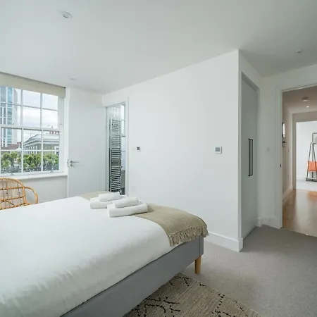 Stunning Flat Near Holland Park
