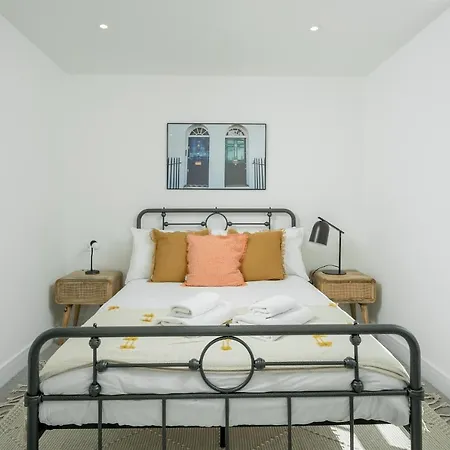 Stunning Flat Near Holland Park Apartment *