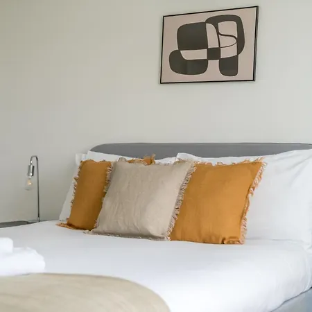 Stunning Flat Near Holland Park London