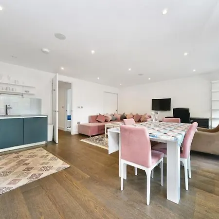Mysquare Three Bedroom Serviced In Old Street Apartment London