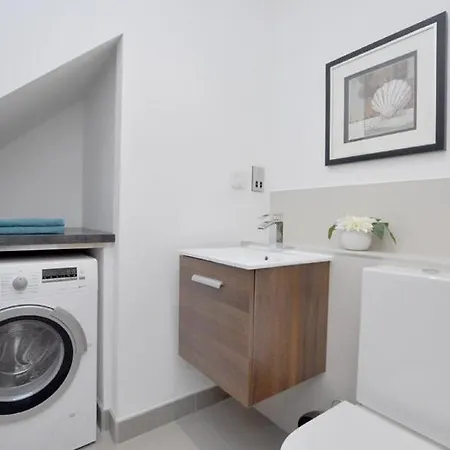 Luxury 4 Bed In London