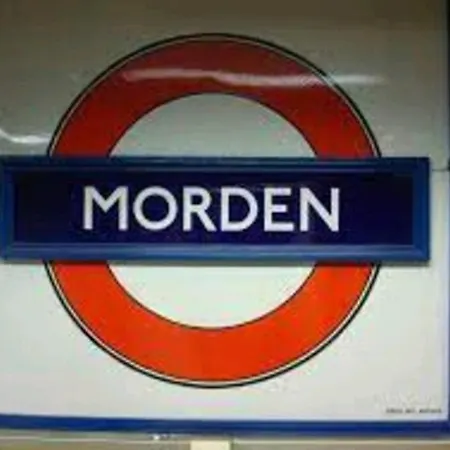 Lovely 4 Bed With Ensuite Free Wifi Off Street Parking In Sutton Holiday home Morden (Greater London)