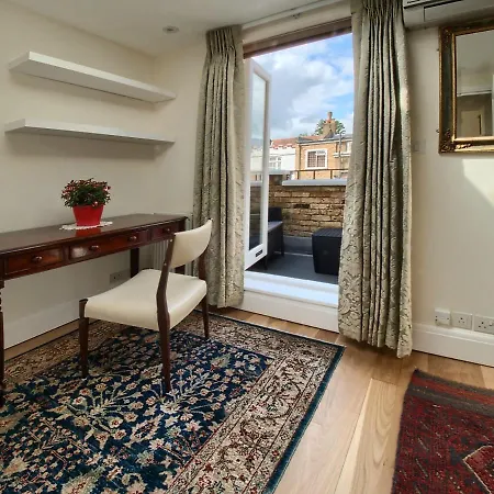 Holiday home Serene Townhouse With Parking