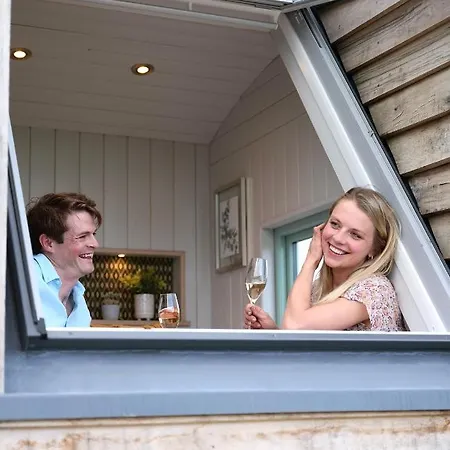 Сasa de vacaciones Luxury Retreat 30mins Taxi Ride From West London Chessington