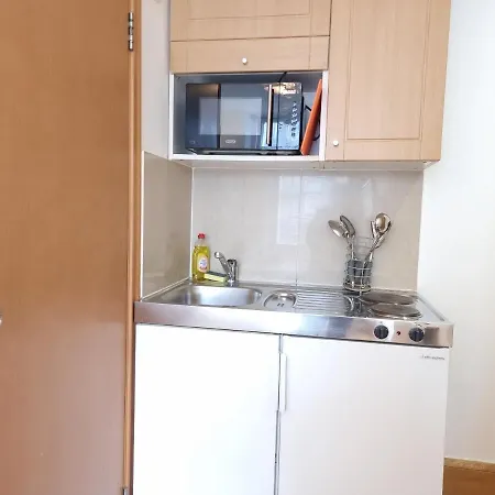 Apartment F302- 3rd Floor Studio Fits 2 Near Hyde Park