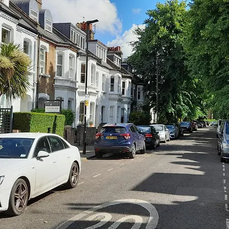 Apartment 2 Bed Luxury Service In The Heart Of Chiswick Town, W4 Zone 2 *