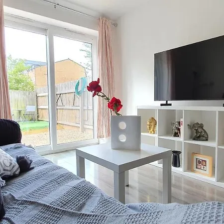 Apartment Trendy, Modern Garden Posh Peckham