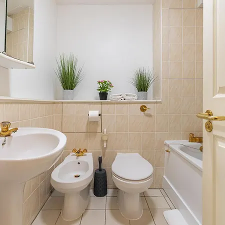 Famous Piccadilly Circus Apartment *