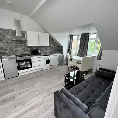Lovely 2 Bedroom Flat With Roof Terrace In Nw6 *
