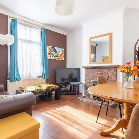 Holiday home Authentic London - Four Bedroom Victorian House *