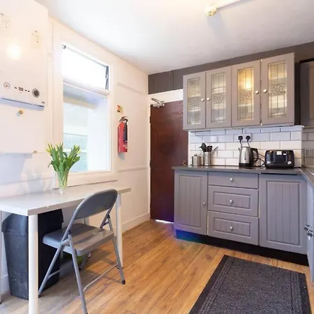 Authentic London - Four Bedroom Victorian House * Plumstead (Greater London)