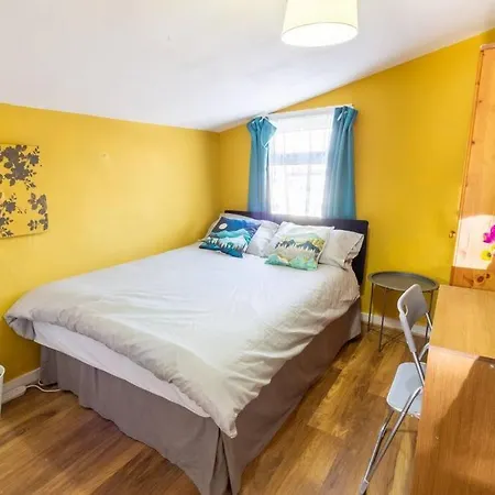 Authentic London - Four Bedroom Victorian House Holiday home *