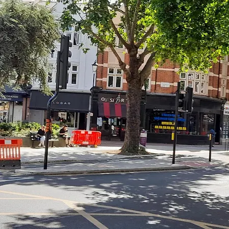 2 Bed Luxury Service In The Heart Of Chiswick Town, W4 Zone 2 Apartment London
