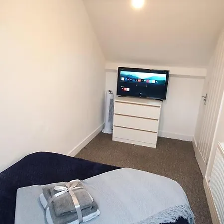 Trendy, Modern Garden Posh Peckham * London