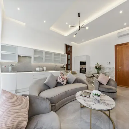 Baker Street Apartment *