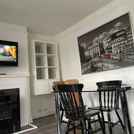 Bright And Spacious 2 Bedroom Apartment Sutton (Greater London)
