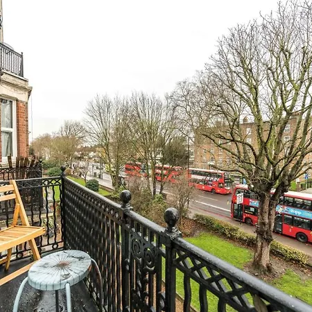 A Lovely, Bright And Airy, 3-bedroom Family * London