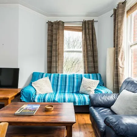 A Lovely, Bright And Airy, 3-bedroom Family * London