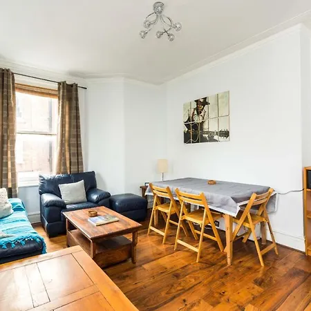 A Lovely, Bright And Airy, 3-bedroom Family London