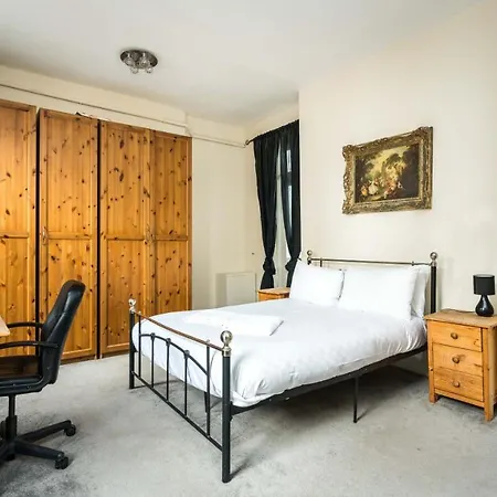 Apartment A Lovely, Bright And Airy, 3-bedroom Family London