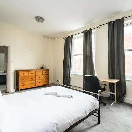A Lovely, Bright And Airy, 3-bedroom Family Apartment *