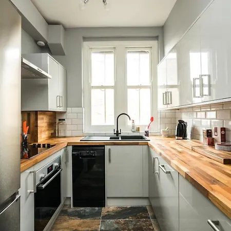 A Lovely, Bright And Airy, 3-bedroom Family London