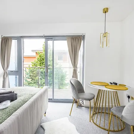 Bow Wharf Apartment *