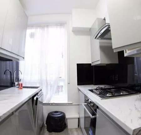 Well Located 2 Bedroom In Kings Cross *