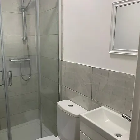 Séjour chez l'habitant Luxury 5-Room House - Your Perfect Getaway Awaits Goodmayes