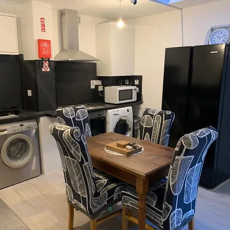 Luxury 5-Room House - Your Perfect Getaway Awaits Séjour chez l'habitant *
