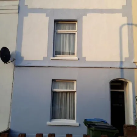 Authentic London - Four Bedroom Victorian House