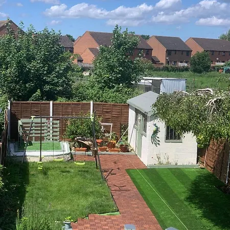 With Free Parking - Close To Heathrow *