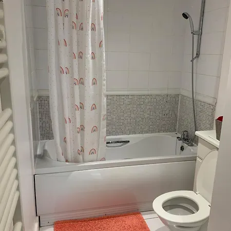 Homestay In Stratford With Private Bathroom And Parking *