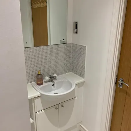 In Stratford With Private Bathroom And Parking Homestay