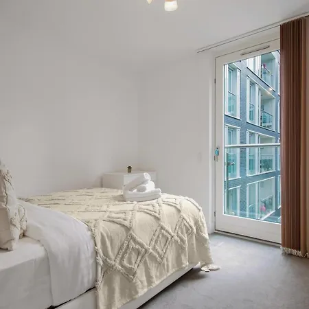 Mysquare Three Bedroom Serviced In Old Street Apartment London