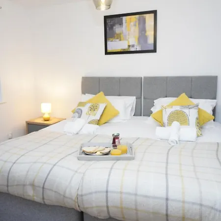2bedrm-4guests-parking-nearstation Apartment London