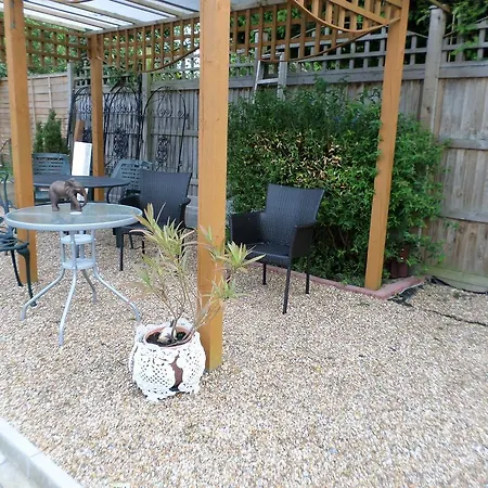 Atini Guest house Croydon