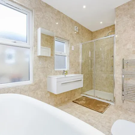 Blythe Park House * London