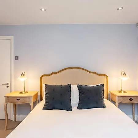 Two Bed Notting Hill Gem *