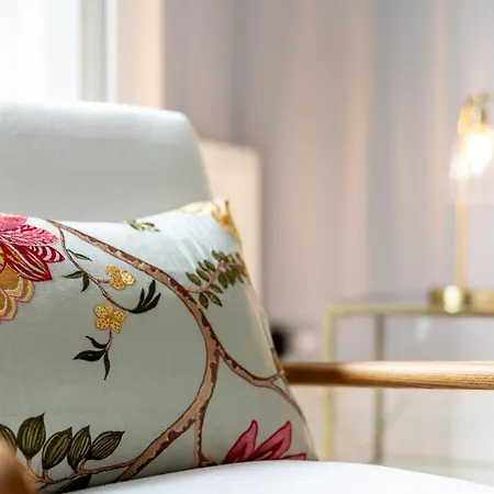 Two Bed Notting Hill Gem London