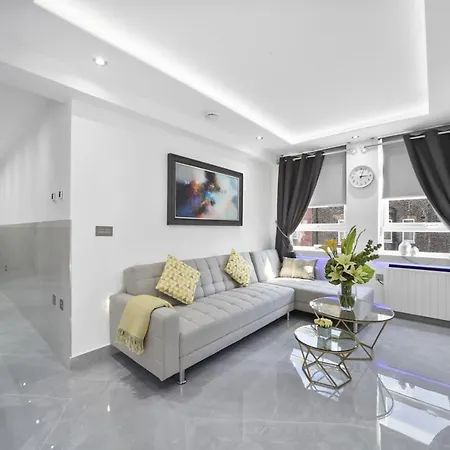 Baker Street Apartment