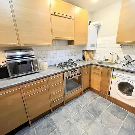 *new* Beautiful 2 Bedroom House In Location Apartment London