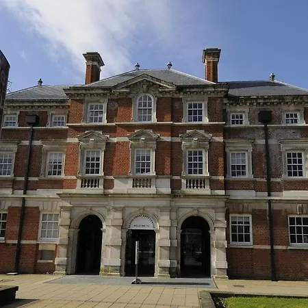 Hale * Londra