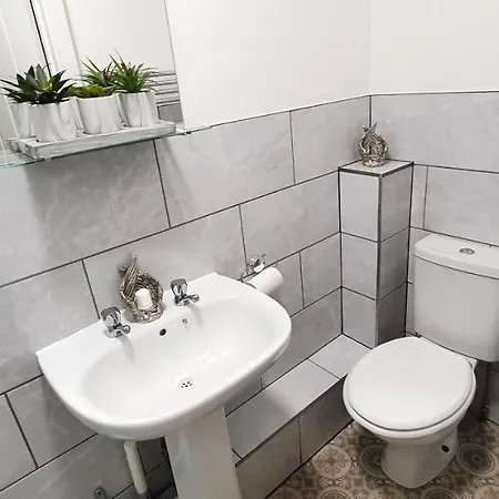 Apartment Trendy, Modern Garden Posh Peckham