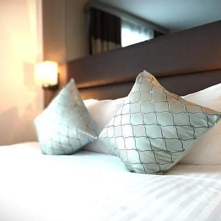 Atrium Heathrow 4*