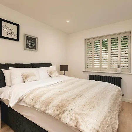 Just 20 Mins From Buckingham Palace! Apartment *