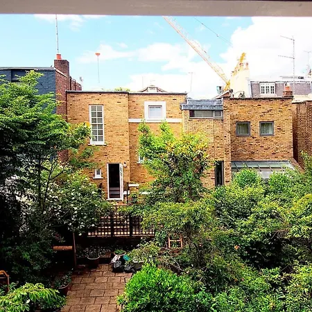 Serene Townhouse With Parking Holiday home