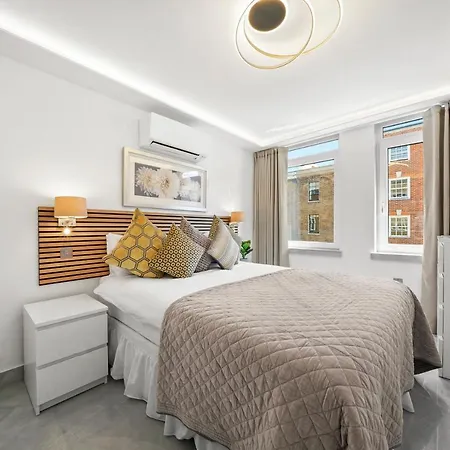 Baker Street Apartment